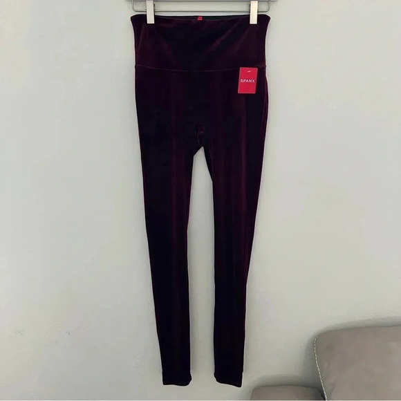 Spanx Velvet Legging in Color Rich Burgundy Size Medium - Picture 1 of 9